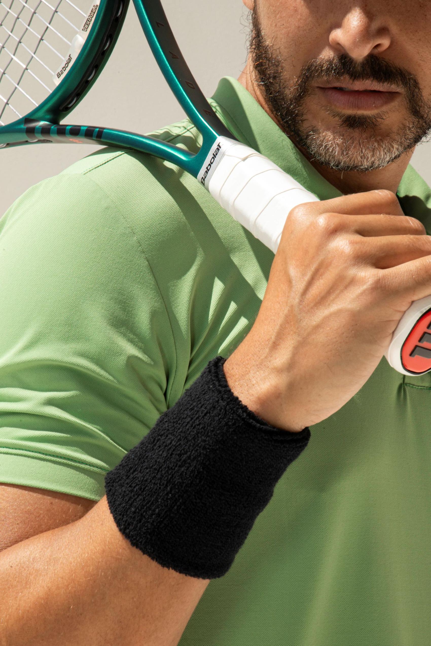 Leve e confortável, é ideal para o segmento moda esportiva, trazendo liberdade de movimento sem perder o estilo.