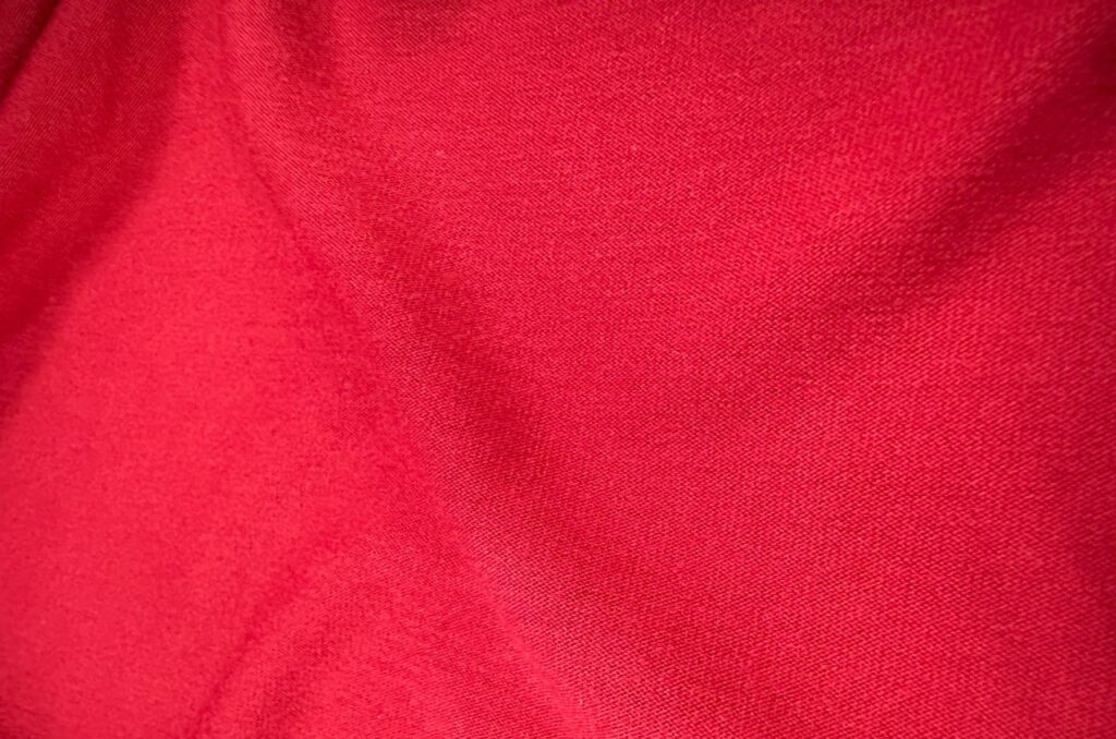 A New Way é a união perfeita entre a resistência do poliéster e o conforto inigualável da viscose. Esta base se destaca por sua leveza, maciez e toque agradável, proporcionando uma experiência de uso excepcional.