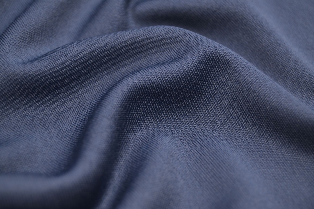 A malha Interdry é uma das mais utilizadas para sublimação, oferecendo cores mais vivas e excelente definição de estampa.
